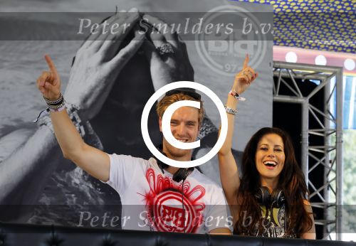 Amsterdam 11 juli 2015 
Day at the park Buddha to Buddha.
DJ Junior S (Junior Smulders) en Melissa Sneekes als DJ