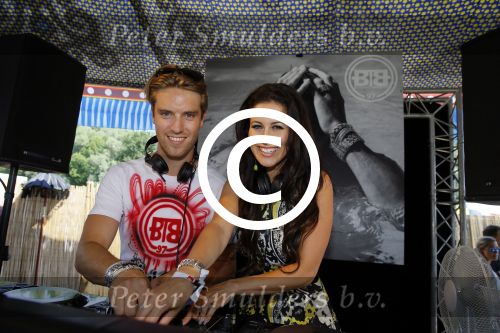 Amsterdam 11 juli 2015 
Day at the park Buddha to Buddha.
DJ Junior S (Junior Smulders) en Melissa Sneekes als DJ