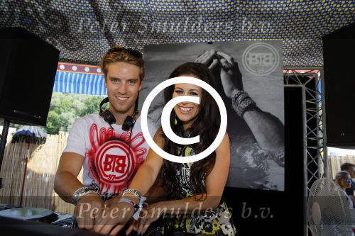Amsterdam 11 juli 2015 
Day at the park Buddha to Buddha.
DJ Junior S (Junior Smulders) en Melissa Sneekes als DJ