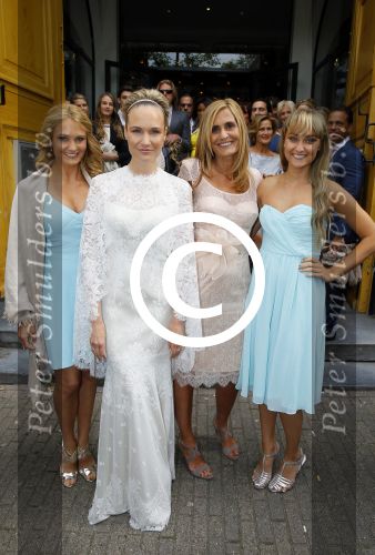 Amsterdam 20 juni 2015 
Trouwen Kimberley Klaver en Bas Schothorst in de Duif in Amsterdam. Melody Patricia en Stephanie Klaver