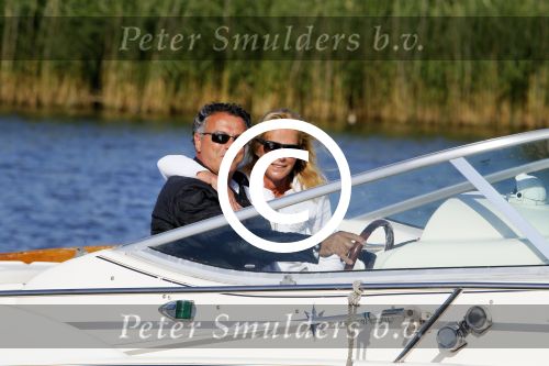 Weesp 16 juni 2015
Jurgen Smit en Milika Peterzon en hond romatisch op de vecht aan het varen met hun boot.