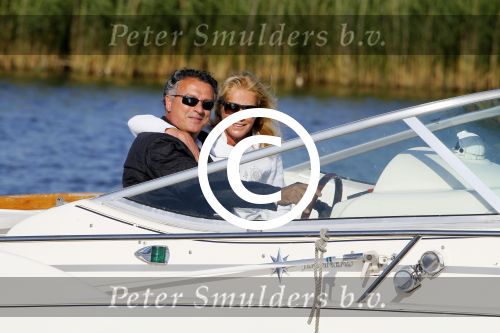 Weesp 16 juni 2015
Jurgen Smit en Milika Peterzon en hond romatisch op de vecht aan het varen met hun boot.