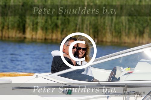 Weesp 16 juni 2015
Jurgen Smit en Milika Peterzon en hond romatisch op de vecht aan het varen met hun boot.