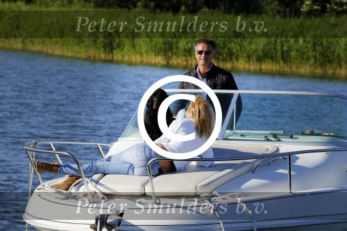 Weesp 16 juni 2015
Jurgen Smit en Milika Peterzon en hond romatisch op de vecht aan het varen met hun boot.