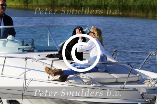 Weesp 16 juni 2015
Jurgen Smit en Milika Peterzon en hond romatisch op de vecht aan het varen met hun boot.