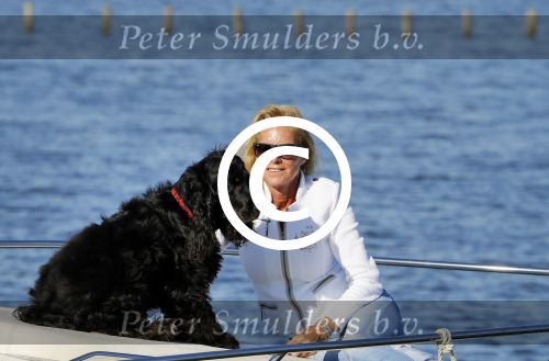 Weesp 16 juni 2015
Jurgen Smit en Milika Peterzon en hond romatisch op de vecht aan het varen met hun boot.