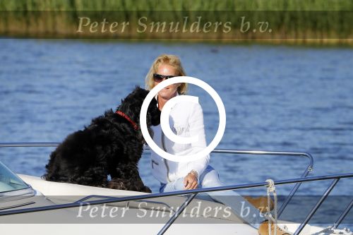 Weesp 16 juni 2015
Jurgen Smit en Milika Peterzon en hond romatisch op de vecht aan het varen met hun boot.