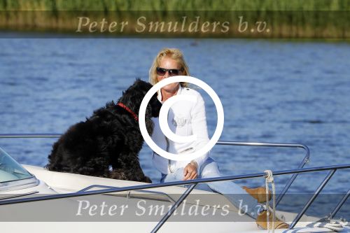 Weesp 16 juni 2015
Jurgen Smit en Milika Peterzon en hond romatisch op de vecht aan het varen met hun boot.