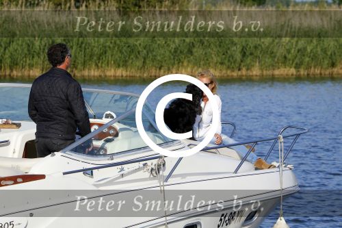 Weesp 16 juni 2015
Jurgen Smit en Milika Peterzon en hond romatisch op de vecht aan het varen met hun boot.