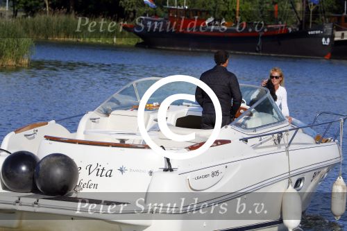 Weesp 16 juni 2015
Jurgen Smit en Milika Peterzon en hond romatisch op de vecht aan het varen met hun boot.
