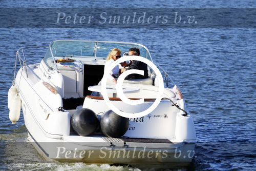 Weesp 16 juni 2015
Jurgen Smit en Milika Peterzon en hond romatisch op de vecht aan het varen met hun boot.