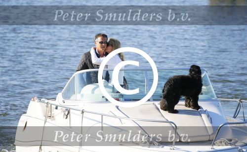 Weesp 16 juni 2015
Jurgen Smit en Milika Peterzon en hond romatisch op de vecht aan het varen met hun boot.