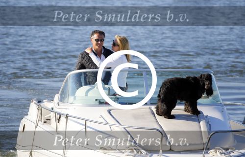 Weesp 16 juni 2015
Jurgen Smit en Milika Peterzon en hond romatisch op de vecht aan het varen met hun boot.
