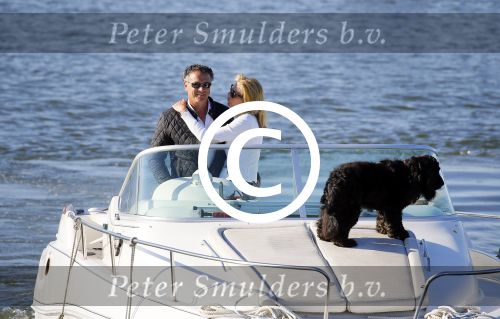 Weesp 16 juni 2015
Jurgen Smit en Milika Peterzon en hond romatisch op de vecht aan het varen met hun boot.