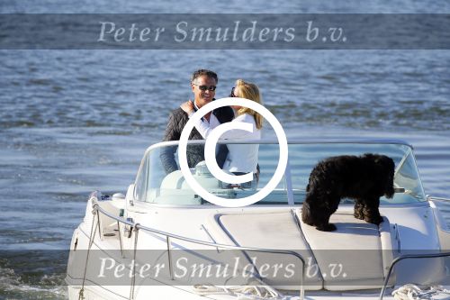 Weesp 16 juni 2015
Jurgen Smit en Milika Peterzon en hond romatisch op de vecht aan het varen met hun boot.