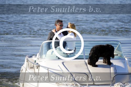 Weesp 16 juni 2015
Jurgen Smit en Milika Peterzon en hond romatisch op de vecht aan het varen met hun boot.