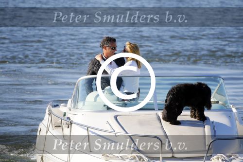 Weesp 16 juni 2015
Jurgen Smit en Milika Peterzon en hond romatisch op de vecht aan het varen met hun boot.