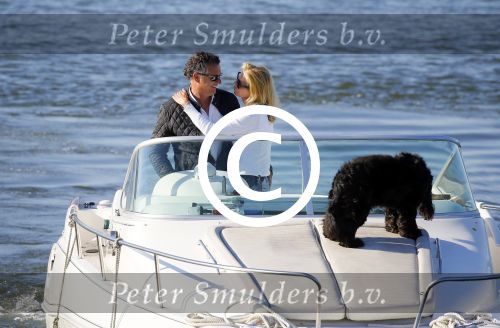 Weesp 16 juni 2015
Jurgen Smit en Milika Peterzon en hond romatisch op de vecht aan het varen met hun boot.
