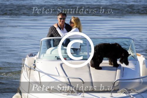 Weesp 16 juni 2015
Jurgen Smit en Milika Peterzon en hond romatisch op de vecht aan het varen met hun boot.