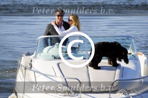Weesp 16 juni 2015
Jurgen Smit en Milika Peterzon en hond romatisch op de vecht aan het varen met hun boot.