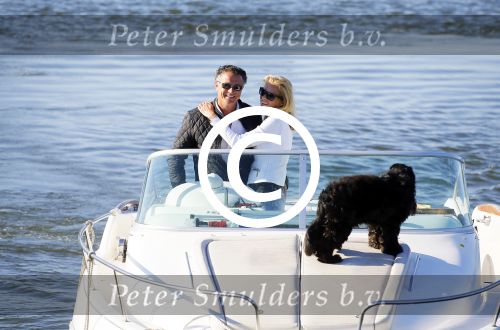 Weesp 16 juni 2015
Jurgen Smit en Milika Peterzon en hond romatisch op de vecht aan het varen met hun boot.