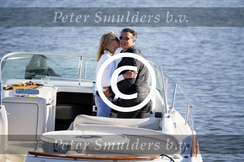 Weesp 16 juni 2015
Jurgen Smit en Milika Peterzon en hond romatisch op de vecht aan het varen met hun boot.