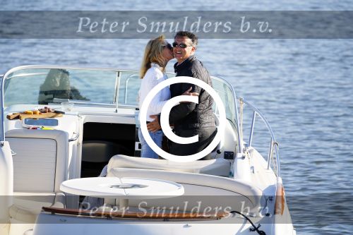 Weesp 16 juni 2015
Jurgen Smit en Milika Peterzon en hond romatisch op de vecht aan het varen met hun boot.