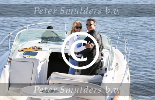 Weesp 16 juni 2015
Jurgen Smit en Milika Peterzon en hond romatisch op de vecht aan het varen met hun boot.