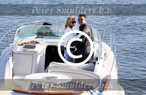 Weesp 16 juni 2015
Jurgen Smit en Milika Peterzon en hond romatisch op de vecht aan het varen met hun boot.