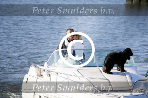 Weesp 16 juni 2015Jurgen Smit en Milika Peterzon en hond romatisch op de vecht aan het varen met hun boot.