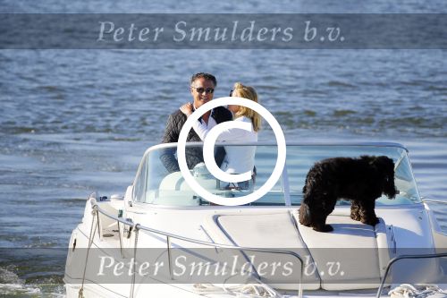 Weesp 16 juni 2015Jurgen Smit en Milika Peterzon en hond romatisch op de vecht aan het varen met hun boot.