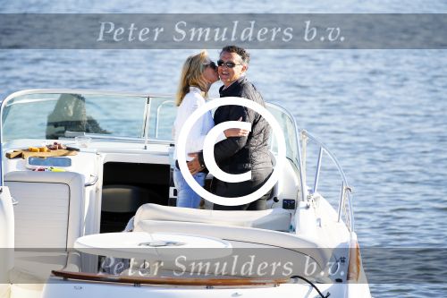 Weesp 16 juni 2015Jurgen Smit en Milika Peterzon en hond romatisch op de vecht aan het varen met hun boot.
