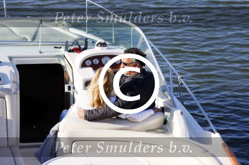 Weesp 16 juni 2015Jurgen Smit en Milika Peterzon en hond romatisch op de vecht aan het varen met hun boot.