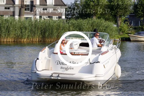 Nigtevecht 13 augustus 2015
Jurgen Smit en Milika Peterzon varen met hun boot en hond op de vecht.