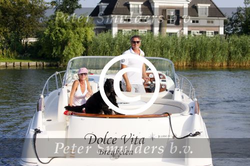 Nigtevecht 13 augustus 2015
Jurgen Smit en Milika Peterzon varen met hun boot en hond op de vecht.