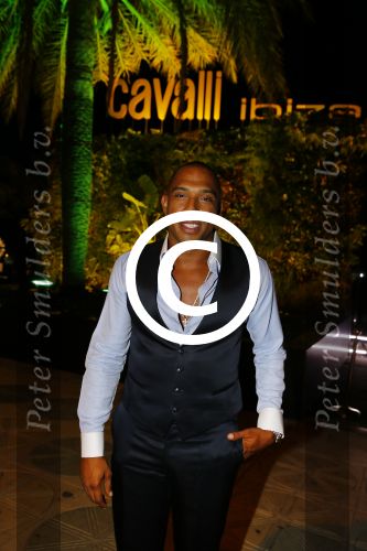 ibiza 7 augustus 2015
Maurice Mobetie (Momo) de ex vriend van Sylvie Meis wordt geintervieuwd voor het duitse blad Gala in zijn club Cavalli ibiza