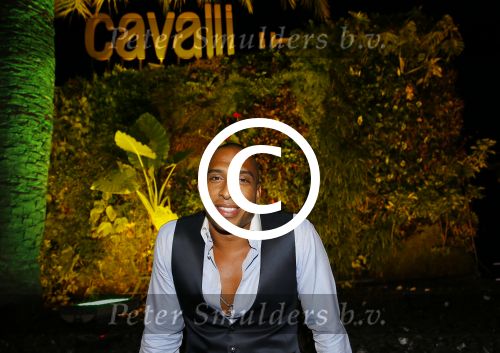 ibiza 7 augustus 2015
Maurice Mobetie (Momo) de ex vriend van Sylvie Meis wordt geintervieuwd voor het duitse blad Gala in zijn club Cavalli ibiza