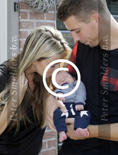 Volendam 13 augustus 2015
Monique Smit met vriend Martijn Molleman en hun pas geboren zoonje Noah.