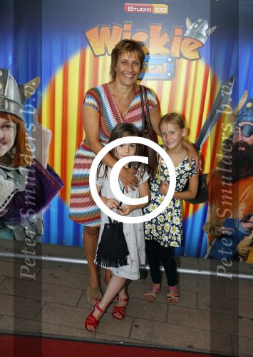 Rotterdam 9 augustus 2015
Edwin Smulders Johnny de Mol en Tomas v d Broek tijdens opnames van het rtl programma Down met Johnny. We gingen naar de premiere naar Wickie de Viking in het nieuwe Luxor. Mylene dâ€™Anjou  met kinderen