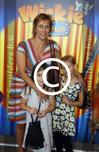 Rotterdam 9 augustus 2015
Edwin Smulders Johnny de Mol en Tomas v d Broek tijdens opnames van het rtl programma Down met Johnny. We gingen naar de premiere naar Wickie de Viking in het nieuwe Luxor. Mylene dâ€™Anjou  met kinderen