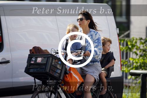 Amsterdam 12 juni 2015
Nadja Hupscher met haar 2 kinderen op de fiets