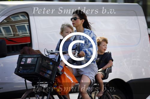 Amsterdam 12 juni 2015
Nadja Hupscher met haar 2 kinderen op de fiets