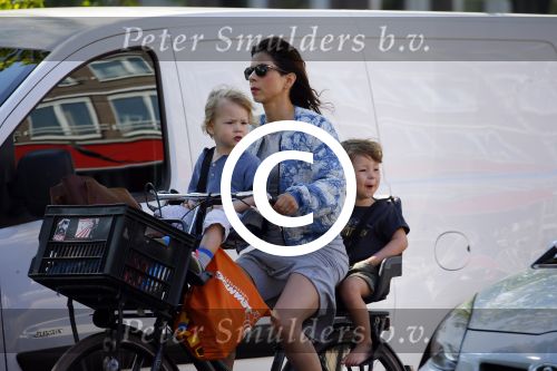 Amsterdam 12 juni 2015
Nadja Hupscher met haar 2 kinderen op de fiets