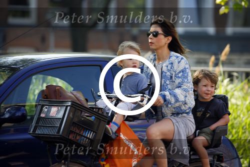 Amsterdam 12 juni 2015
Nadja Hupscher met haar 2 kinderen op de fiets