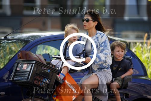 Amsterdam 12 juni 2015
Nadja Hupscher met haar 2 kinderen op de fiets
