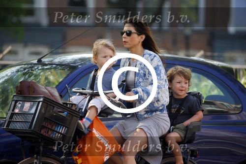 Amsterdam 12 juni 2015
Nadja Hupscher met haar 2 kinderen op de fiets