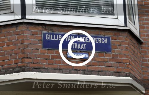 Amsterdam 15 en 18 juli 2015
Patricia Steur verlaat haar huis en gaat boodschappen doen.