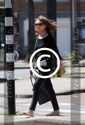 Amsterdam 15 en 18 juli 2015
Patricia Steur verlaat haar huis en gaat boodschappen doen.