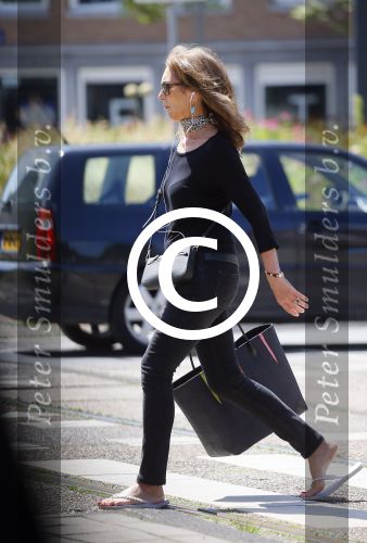 Amsterdam 15 en 18 juli 2015
Patricia Steur verlaat haar huis en gaat boodschappen doen.