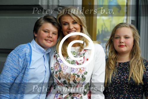 Amsterdam 25 juni 2015 
Premiere circus in carre. Pernille la Lau met moeder en kinderen